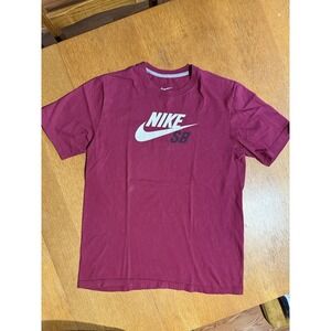 Nike SB T-Shirt Mens Medium Maroon Skate Logo Tee Swoosh Graphic
